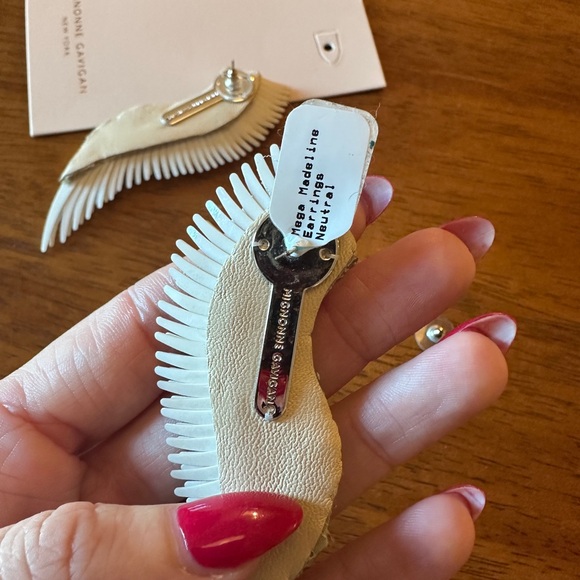 Mignonne Gavigan Mega Madeline Earrings Natural - Picture 5 of 6